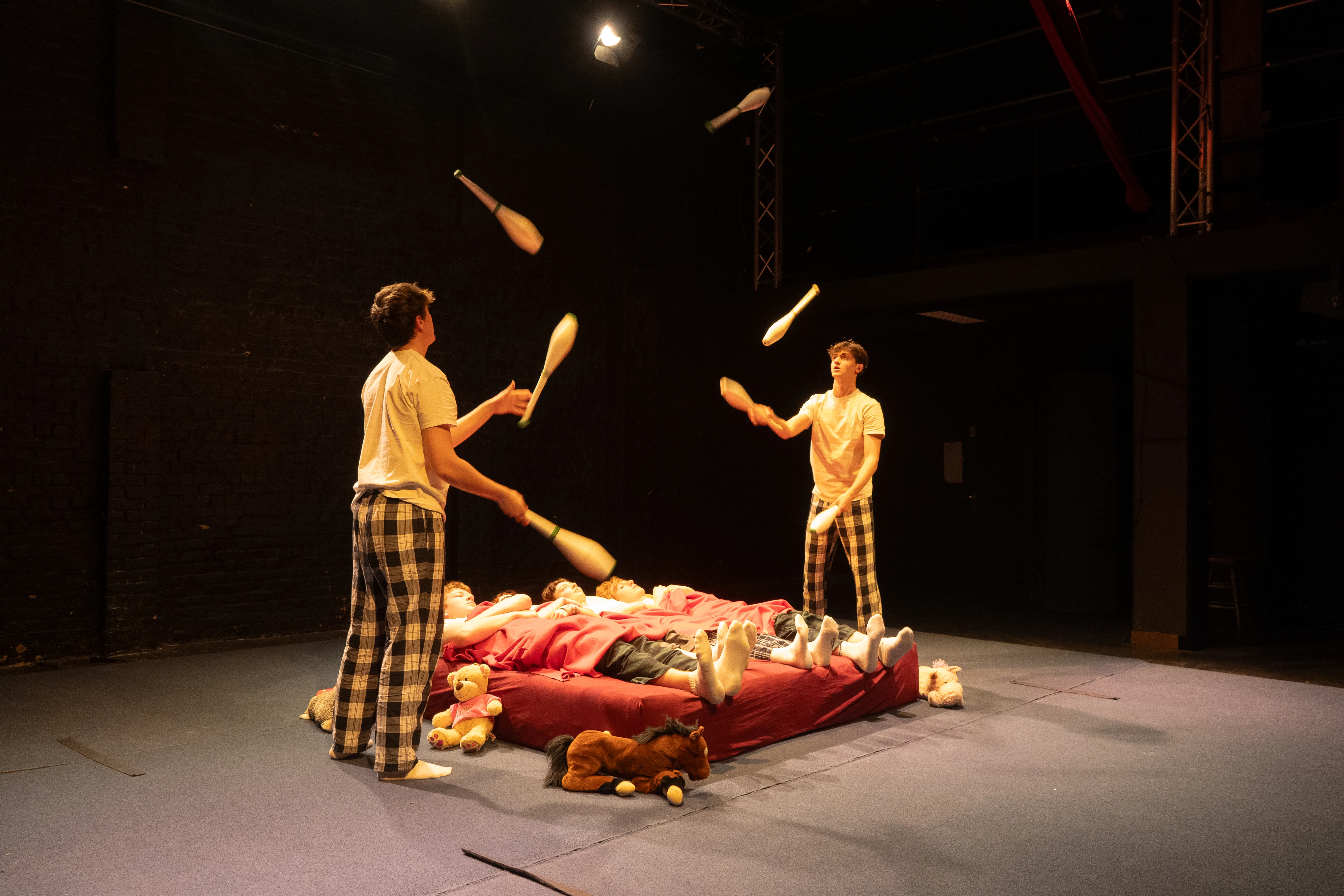 Knuffels en Kussen jongleren